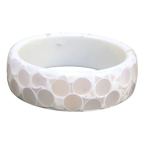 Chunky Vintage White Lucite Bangle Bracelet with Encased Mother of Pearl Polka D - Picture 4 of 7